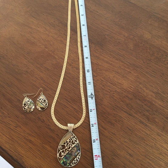 Vintage gold tone necklace with earrings - Picture 5 of 7